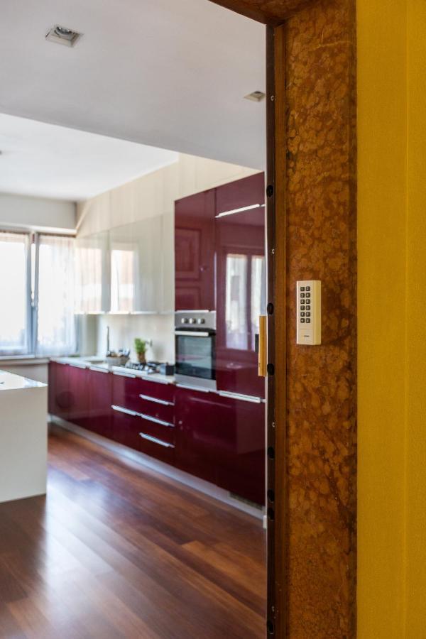 Rosselli 13 Milan Apartment Luaran gambar